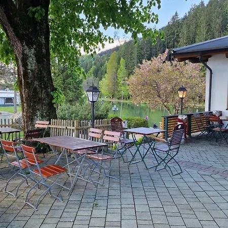 Bad Neunbrunnen Am Waldsee - Non Halal Hotel Maishofen